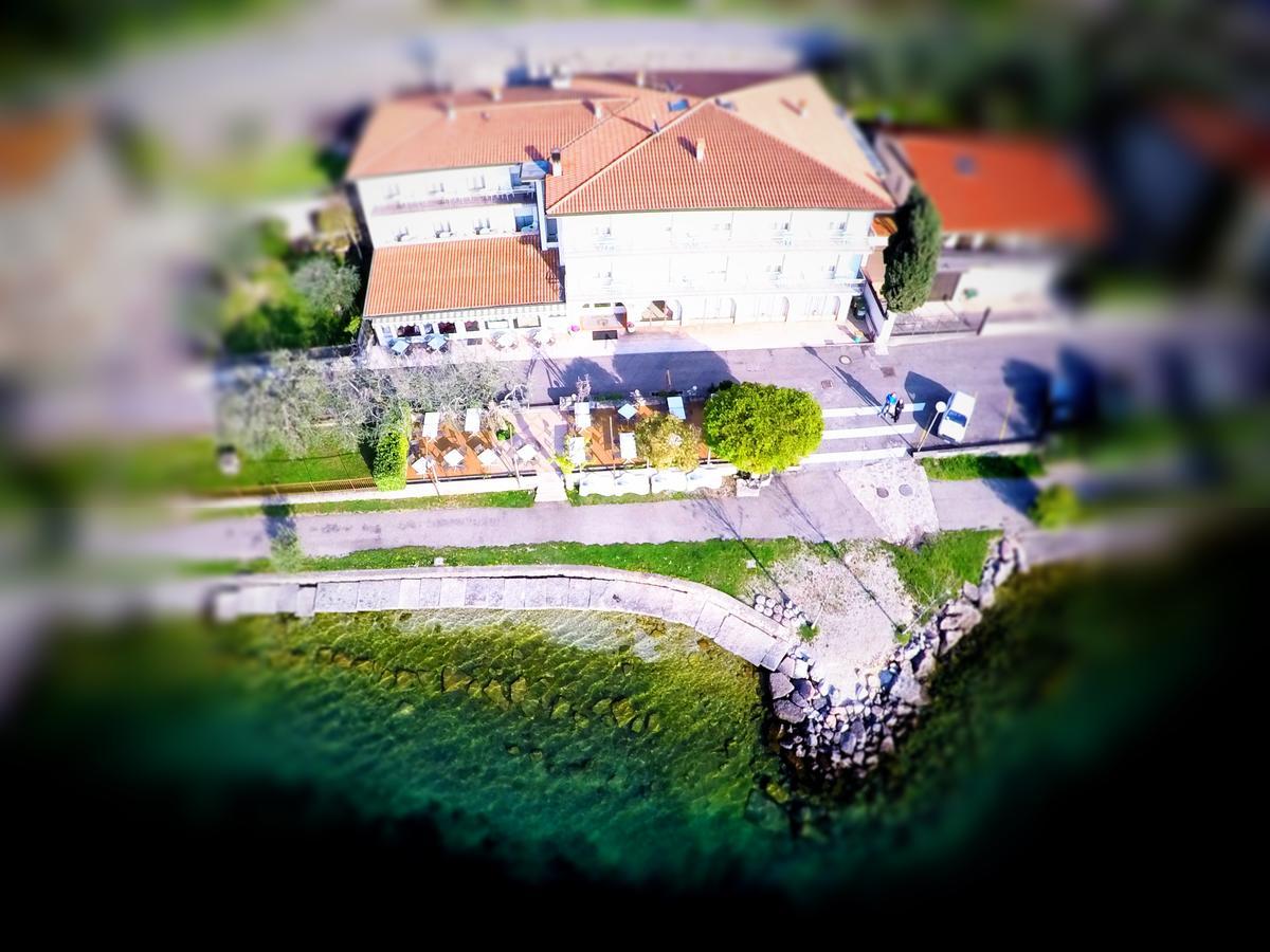 Piccolo Hotel Direkt Am See Brenzone sul Garda Luaran gambar