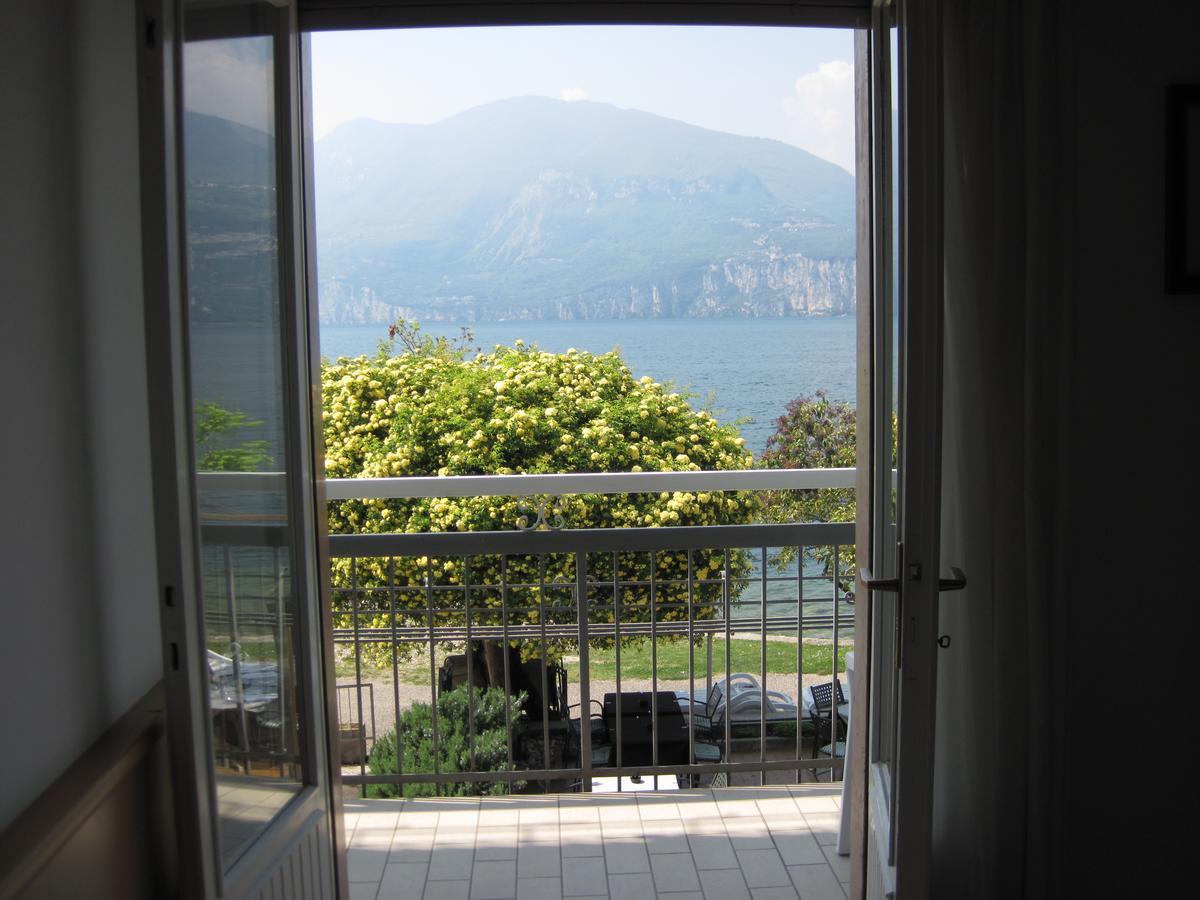 Piccolo Hotel Direkt Am See Brenzone sul Garda Luaran gambar