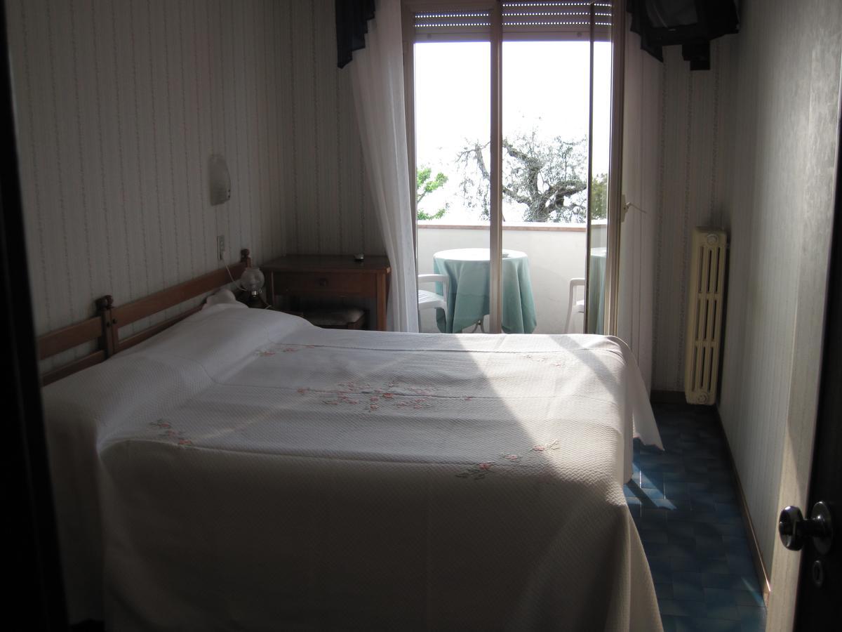 Piccolo Hotel Direkt Am See Brenzone sul Garda Luaran gambar