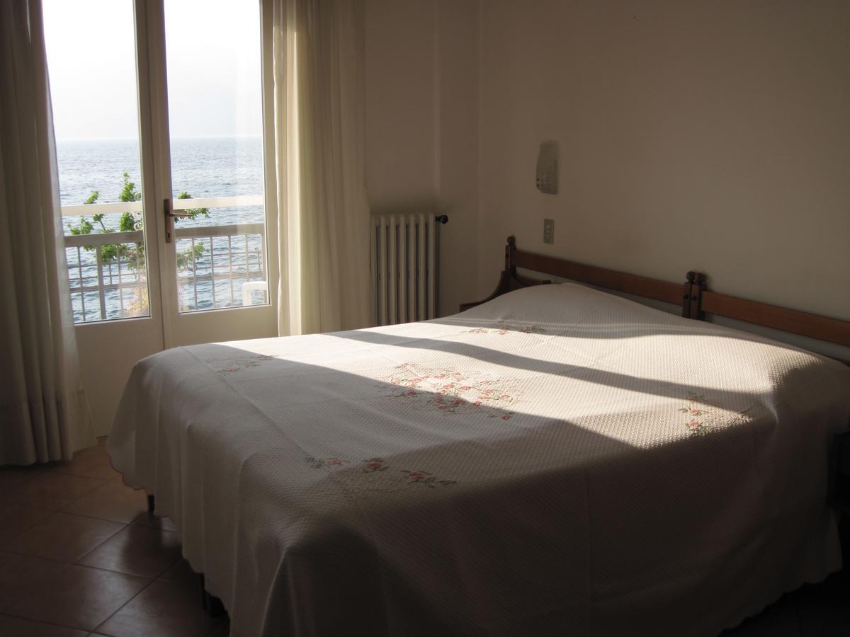 Piccolo Hotel Direkt Am See Brenzone sul Garda Luaran gambar