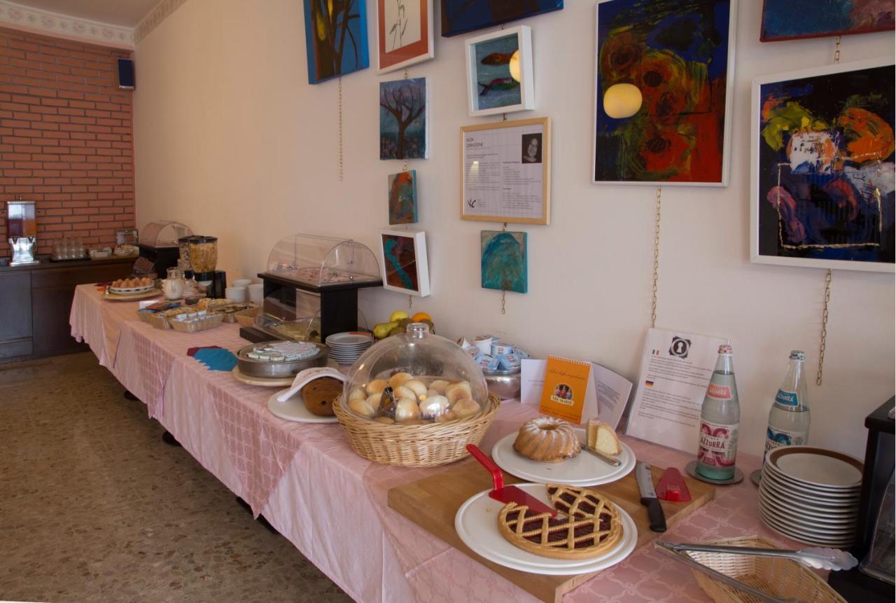 Piccolo Hotel Direkt Am See Brenzone sul Garda Luaran gambar