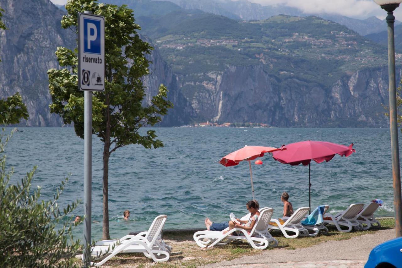 Piccolo Hotel Direkt Am See Brenzone sul Garda Luaran gambar