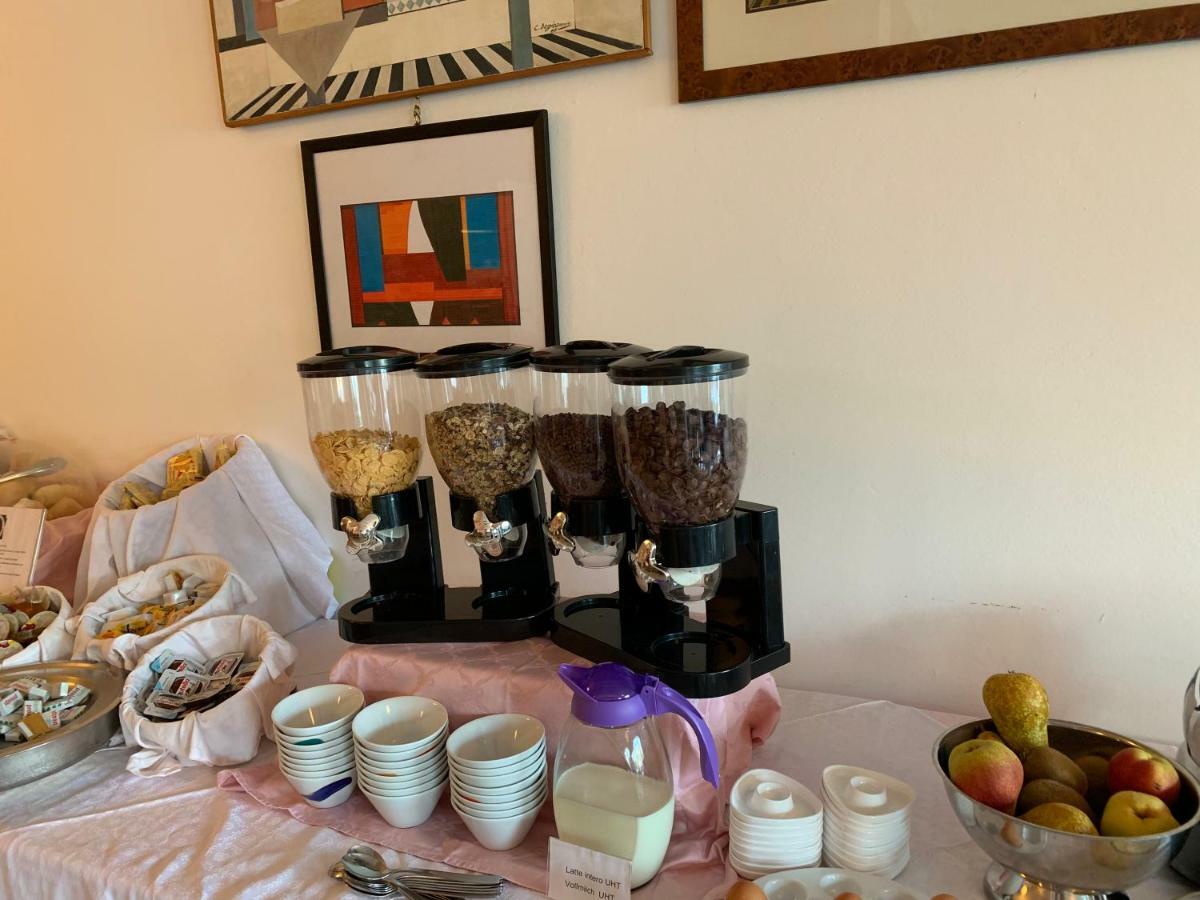 Piccolo Hotel Direkt Am See Brenzone sul Garda Luaran gambar